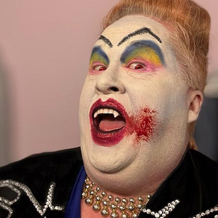 Thee Countess Sinophelia